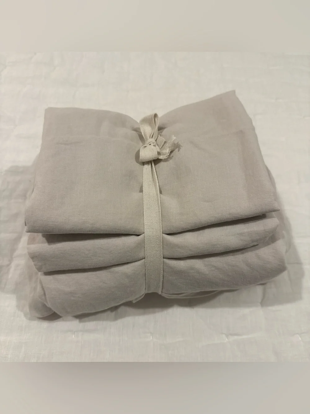 New Quince European Linen Fitted Sheet Set CalKing MSRP $154 Sand